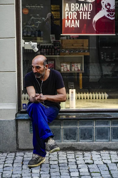 Estocolmo Suécia Tiro Sincero Homem Fumando Drottninggatan — Fotografia de Stock