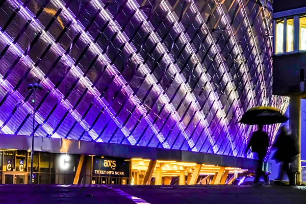 Estocolmo Suécia Pedestres Caminhando Frente Friends Arena Parte Globen Cidade — Fotografia de Stock