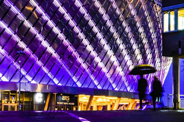 Estocolmo Suécia Pedestres Caminhando Frente Friends Arena Parte Globen Cidade — Fotografia de Stock