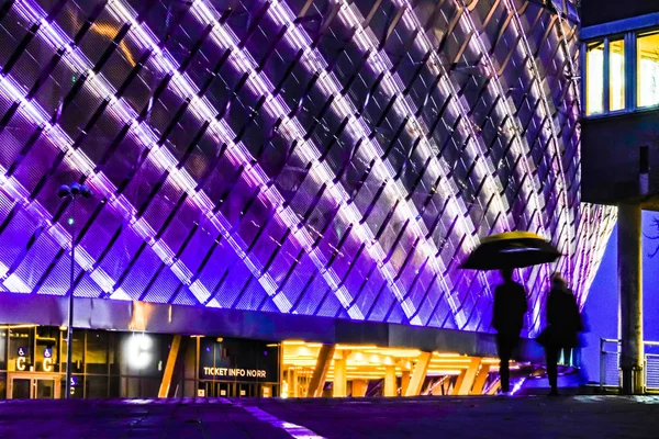 Estocolmo Suécia Pedestres Caminhando Frente Friends Arena Parte Globen Cidade — Fotografia de Stock