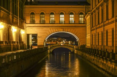 St Petersburg, Rusya Hermitage Müzesi 'nden geçen bir kanal.