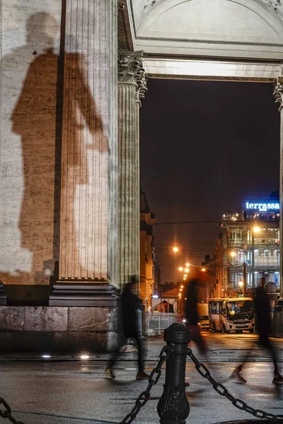Petersburg Rusya Kazan Katedrali Nde Bir Heykel Cephede Gölgelendi — Stok fotoğraf
