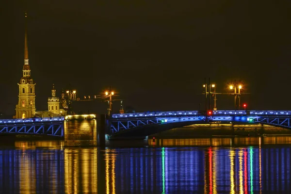 Petrohrad Rusko Palácový Most Noci Pevnost Petra Pavla Katedrála Pozadí — Stock fotografie