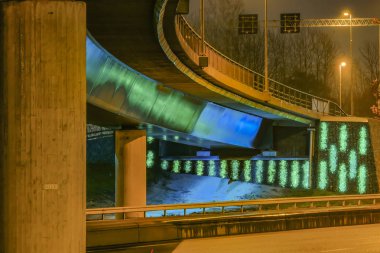 Stockholm, İsveç Geceleri Kista 'da E4 karayolu.