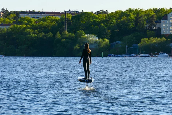 Stockholm Schweden Eine Frau Auf Einem Elektrischen Tragflügelboot Auf Dem — Stockfoto