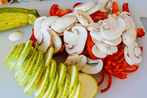 Montón Champiñones Rodajas Calabacín Pimientos Para Una Cobertura Pizza — Foto de Stock