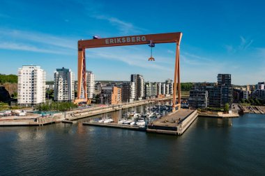 Göteborg, İsveç Konut binaları ve şehrin eski endüstriyel Eriksberg bölgesinde bir marina..