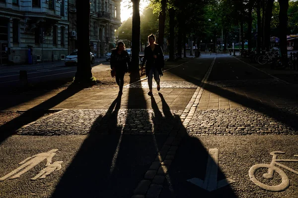 Готэм Швеция Пешеходы Велосипедной Дорожке Васагатане Ранним Утром — стоковое фото