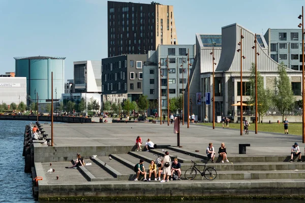 Aalborg Dinamarca Personas Zona Portuaria Disfrutando Del Tiempo Sol Durante — Foto de Stock