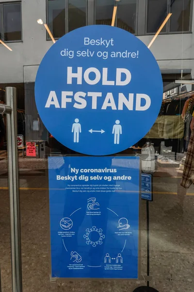 Aalborg Denemarken Een Bord Het Deens Zegt Afstand Houden Jezelf — Stockfoto