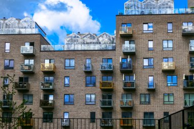 Aarhus, Danimarka Çatısı sera olan modern bir bina.