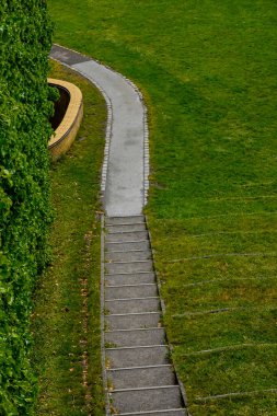 Aarhus, Danimarka Aarhus Üniversitesi 'nin yeşil çimenli toprakları.