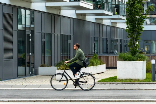 Aarhus Dania Człowiek Jeździ Rowerze Ramach Nowego Projektu Rozwoju Miast — Zdjęcie stockowe