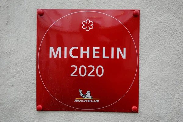 Aarhus, Danimarka Michelin restoranının dışında bir yıldız plaketi.