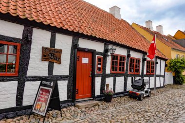 Ebeltoft, Danimarka Quaint Eski kentteki kaldırımlı sokaklar.