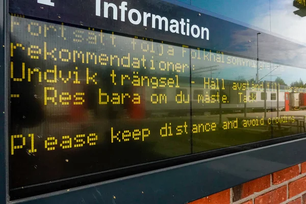 Bastutrask Zweden Een Digitaal Display Het Treinstation Vertelt Mensen Afstand — Stockfoto