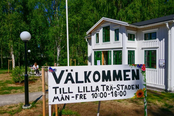 Kalix Sverige Miniature Landsby Park Børn Log Svensk Siger Velkommen - Stock-foto