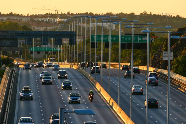 Sztokholm Szwecja Autostrada Lub Essingeleden Zachodzie Słońca — Zdjęcie stockowe