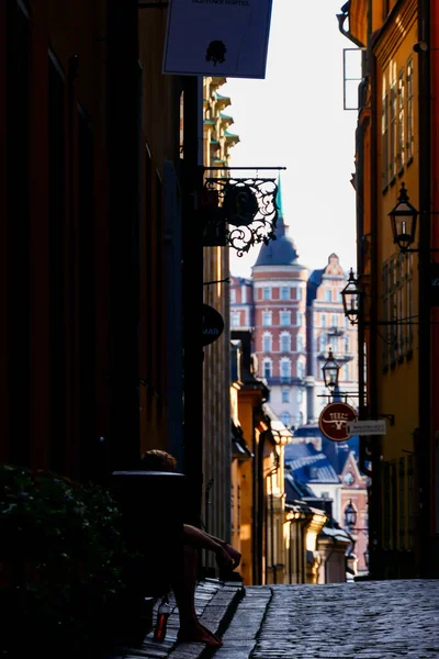 Stockholm Zweden Een Man Die Zit Kindstugatan Oude Stad Gamla — Stockfoto