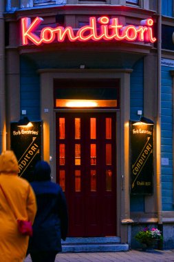 Lidkoping, İsveç Eski bir konditori 'nin klasik girişi ya da geceleri fırın..