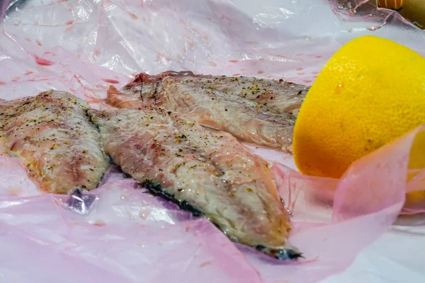 Filetes Cavala Frescos Sobre Papel Loja Peixe — Fotografia de Stock