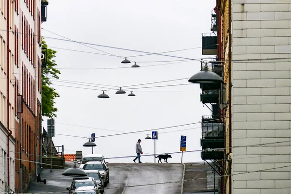 Göteborg Szwecja Osoba Spacerująca Wzgórzu Alfhemsgatan — Zdjęcie stockowe