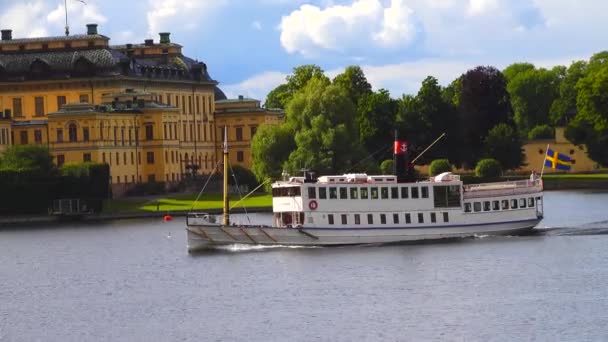 Estocolmo Suecia Vapor Turístico Pasa Por Palacio Real Drottningholm — Vídeos de Stock