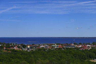 Borgholm, İsveç Borgholm şehri ve Baltık Denizi.