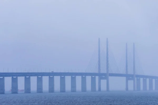 Malmö Svédország Oresund Híd Koppenhágába Esőben Ködben — Stock Fotó
