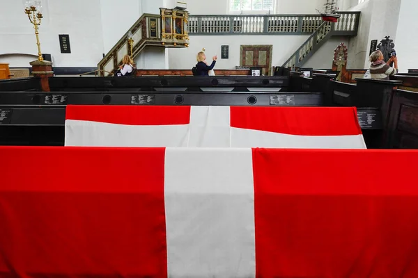 Mariager Dinamarca Interior Igreja Mariager Monastary Uma Bandeira Dinamarquesa Drapeado — Fotografia de Stock