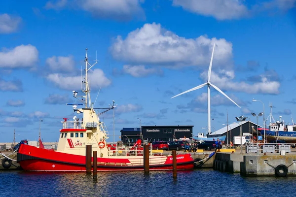 Hanstholm Dinamarca Arrastões Porto Pesca Uma Turbina Eólica — Fotografia de Stock