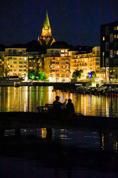 Stockholm Svédország Egy Pár Nézi Sodermalm Sziget Látképét Éjszaka Szófiai — Stock Fotó