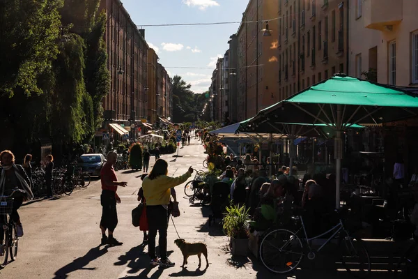 Stockholm Suède Des Gens Traînent Soleil Dans Quartier Nytorget Pendant — Photo