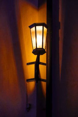 Stockholm, İsveç Şafakta Ulriksdals Slott 'ta bir lamba direği.