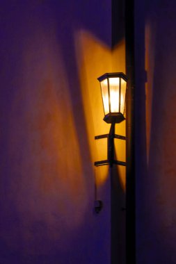 Stockholm, İsveç Şafakta Ulriksdals Slott 'ta bir lamba direği.