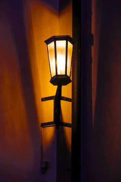 ストックホルム スウェーデン 夕暮れ時のウルリクスダール スロットのランプ ポスト — ストック写真