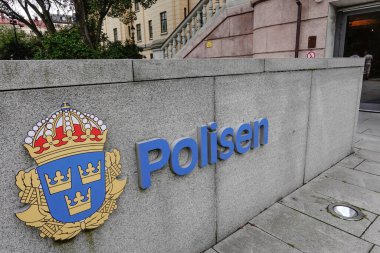 Stockholm, İsveç Kungsholmen 'deki polis merkezinde bir pokice işareti..