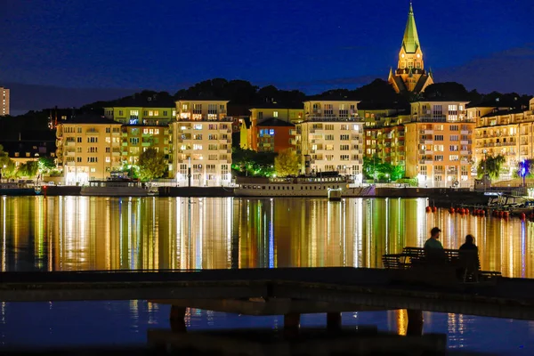 Stockholm Sveç Bir Çift Gece Sodermalm Adası Nın Ufuk Çizgisini — Stok fotoğraf