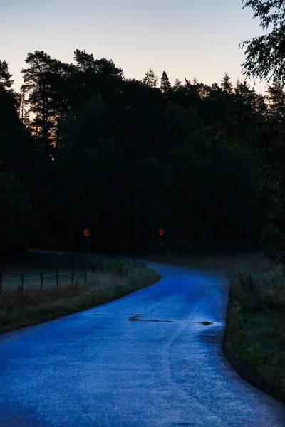 Oxelosund Zweden Een Weg Bij Dageraad Met Weerspiegeling Van Lucht — Stockfoto