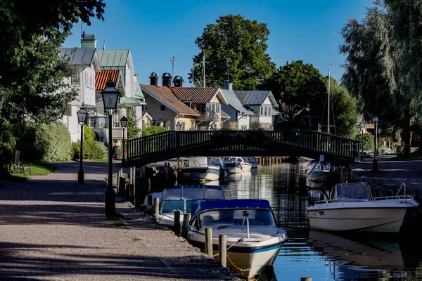 Trosa Švédsko Malebný Kanál Výletními Loděmi Létě — Stock fotografie