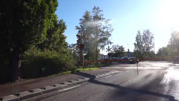 Sunne Svezia Treno Frikenbanese Attraversa Incrocio Stradale — Video Stock