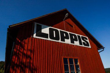 Torsby, İsveç İsveç İsveç 'te Loppis tabelası olan büyük bir ahır. İsveççe 