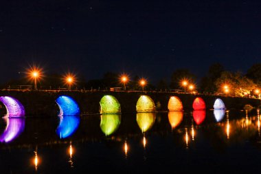 Karlstad, İsveç Şehrin Gamla Stenbron ya da doğu köprüsü, 1761-1811 yılları arasında 168 metre uzunluğunda, kemerli taş köprü inşa edildi..