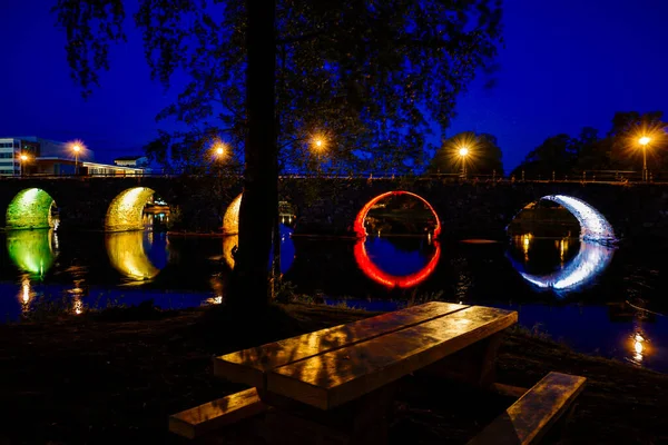 Karlstad, İsveç Şehrin Gamla Stenbron ya da doğu köprüsü, 1761-1811 yılları arasında 168 metre uzunluğunda, kemerli taş köprü inşa edildi..