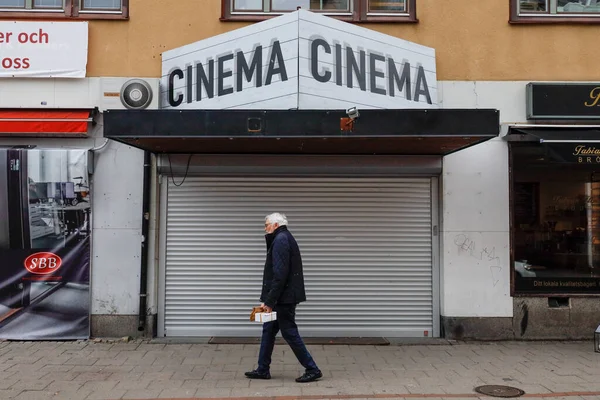 Enkoping Sweden Man Walks Closed Movie House City Centre — Stock Photo, Image