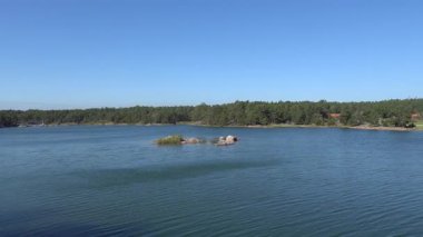 Stendorren, İsveç Baltık Denizi 'ndeki Stendorren doğa koruma alanındaki küçük kayalık adaların manzarası.