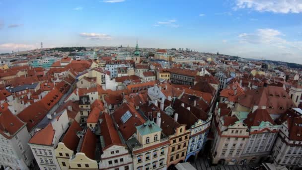 チェコ共和国プラハ旧市街の街並 旧市庁舎の塔からの眺め 赤い屋根 — ストック動画