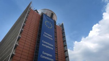 Brüksel, Belçika-04 Temmuz 2018: 4K. Avrupa Komisyonu, Brüksel 'in merkezindeki Berlaymont binasının önünde, Belçika