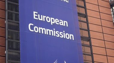 Brüksel, Belçika-04 Temmuz 2018: 4K. Avrupa Komisyonu, Brüksel 'in merkezindeki Berlaymont binasının önünde, Belçika