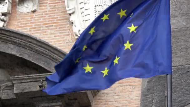 Bandera Unión Europea Ondeando Viento Situada Piazza Del Plebiscito Nápoles — Vídeo de stock